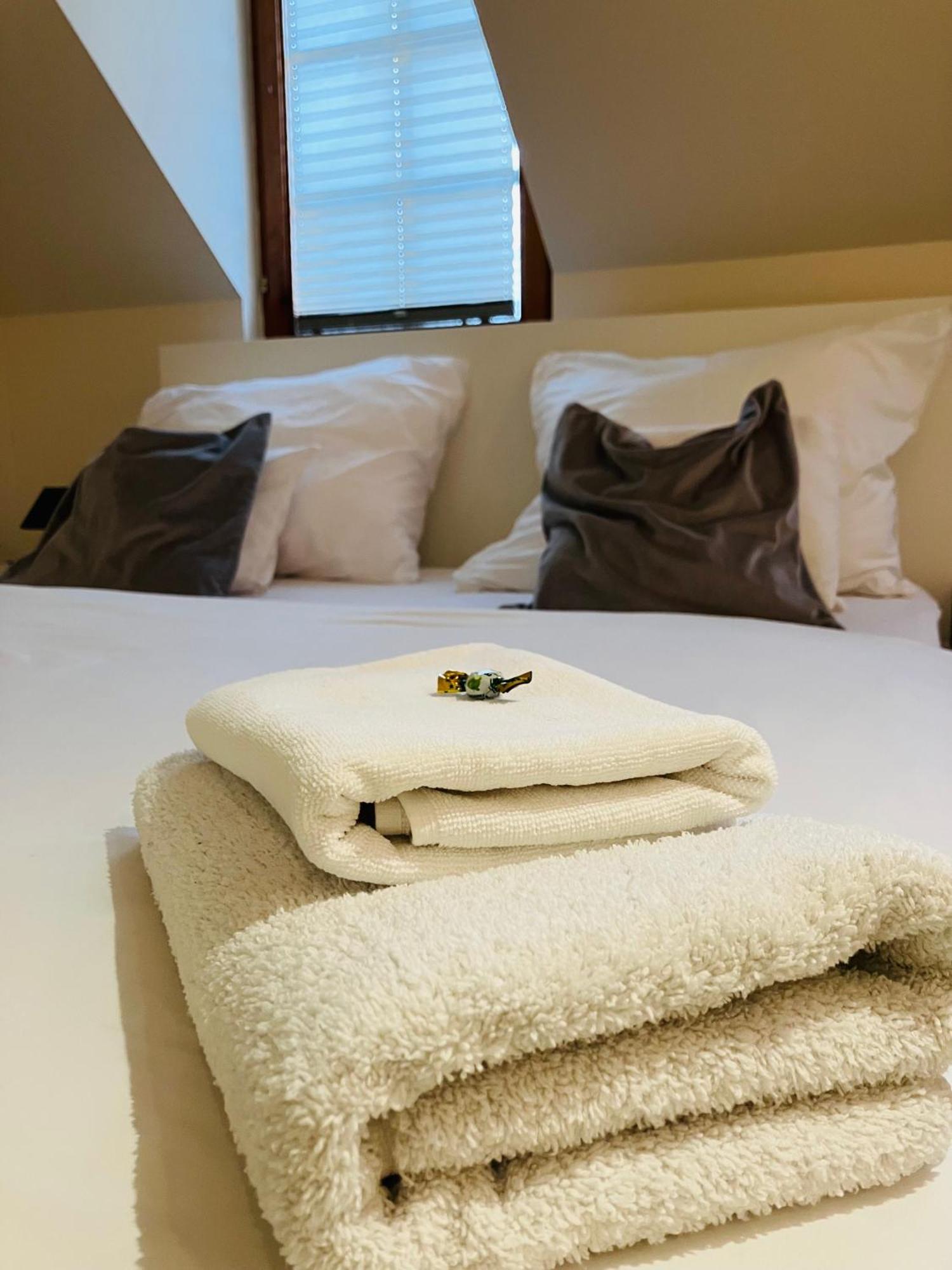 Downtown Apartments Deluxe Γκιόρ Εξωτερικό φωτογραφία